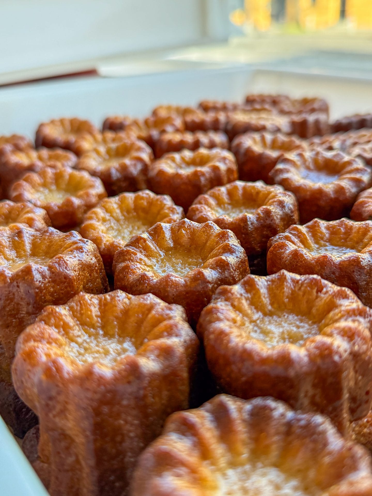 Canelé der Patisserie und Cafe Crapulix in Berlin Steglitz und Winterfeldmarkt