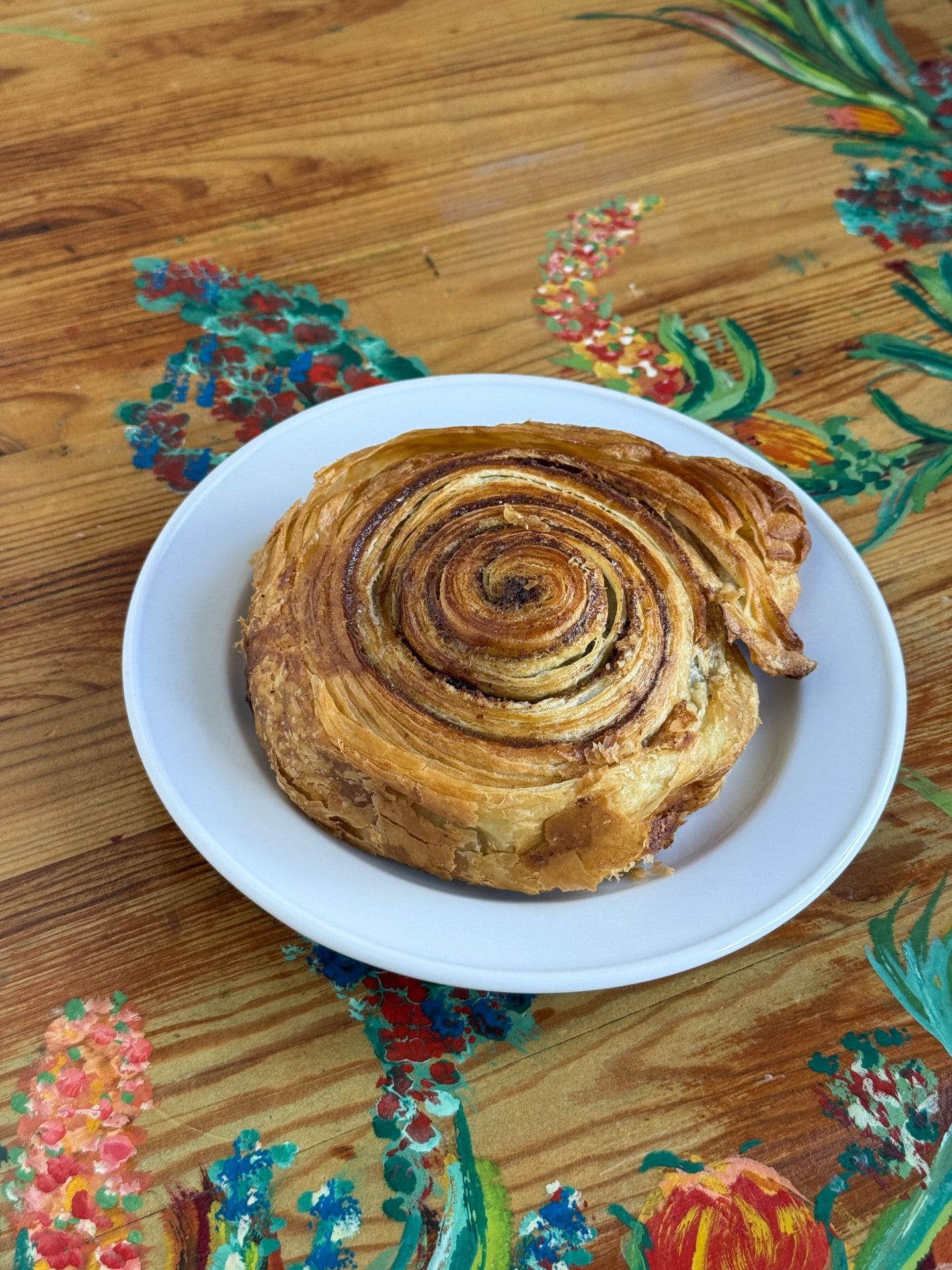 Zimtschnecke der Patisserie und Cafe Crapulix in Berlin Steglitz und Winterfeldmarkt
