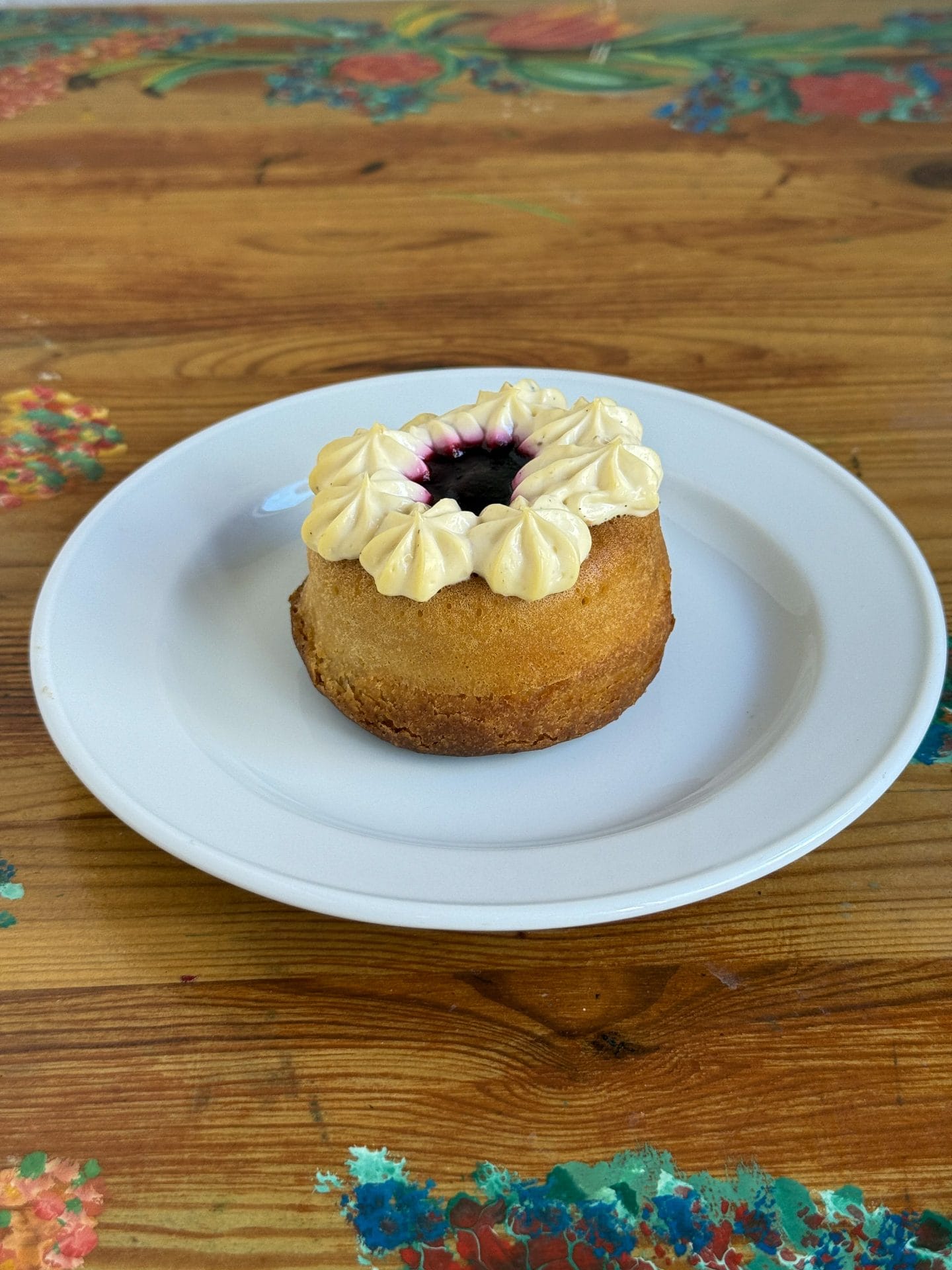 Baba au rhum der Patisserie und Cafe Crapulix in Berlin Steglitz und Winterfeldmarkt