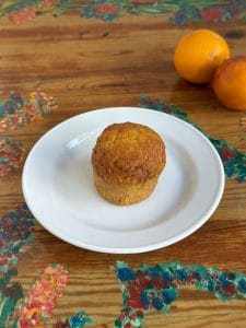 Saftiger Orangenkuchen der Patisserie und Cafe Crapulix in Berlin Steglitz und Winterfeldmarkt