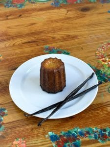 Canelé mit Vanille der Patisserie und Cafe Crapulix in Berlin Steglitz und Winterfeldmarkt