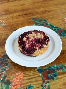 Kirsch Streusel Törtchen der Patisserie und Cafe Crapulix in Berlin Steglitz und Winterfeldmarkt