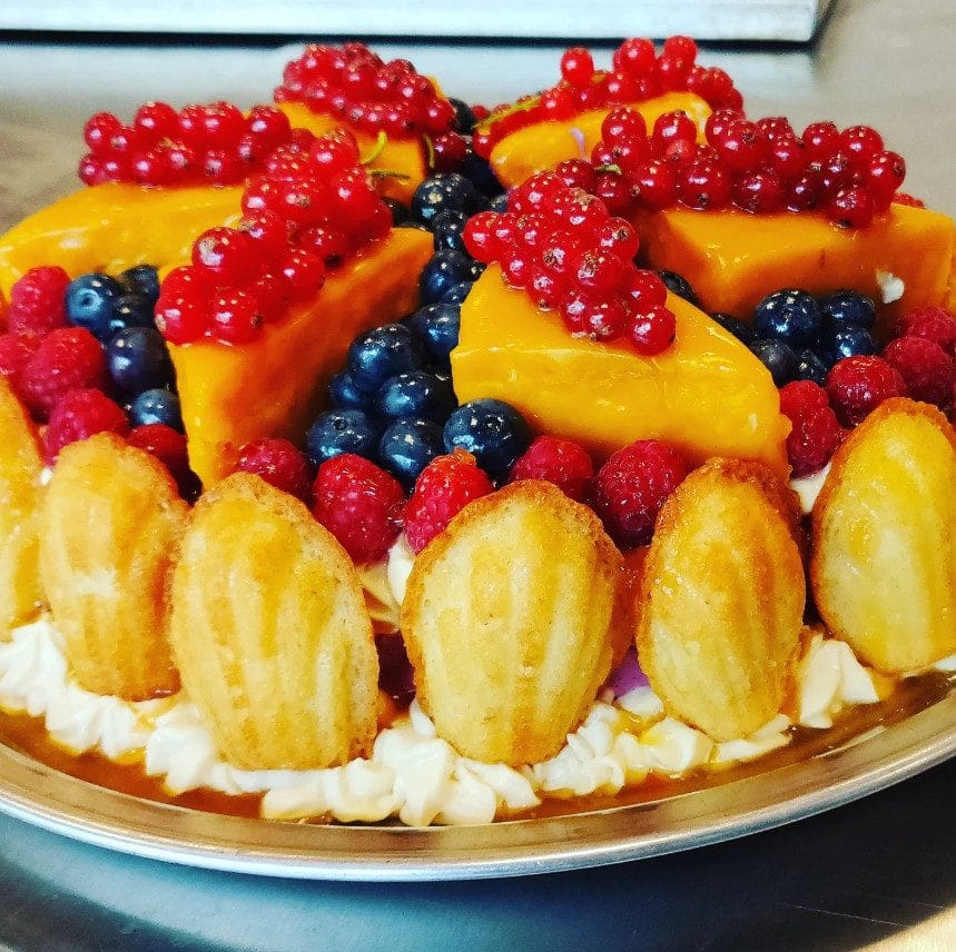 Madeleine Frucht Torte der Patisserie und Cafe Crapulix in Berlin Steglitz und Winterfeldmarkt