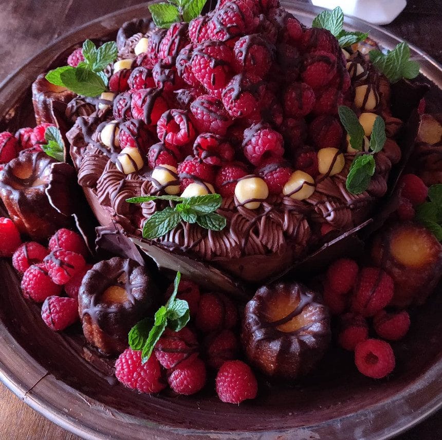 Himbeer Schoko Torte der Patisserie und Cafe Crapulix in Berlin Steglitz und Winterfeldmarkt