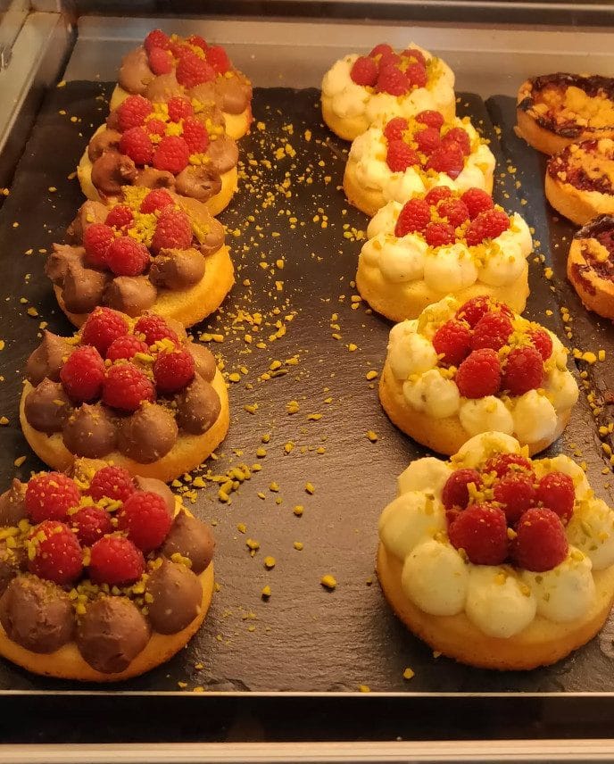 Diverse Törtchen der Patisserie und Cafe Crapulix in Berlin Steglitz und Winterfeldmarkt