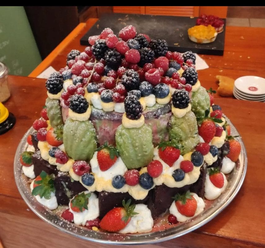 Vorbestellte Torte der Patisserie und Cafe Crapulix in Berlin Steglitz und Winterfeldmarkt